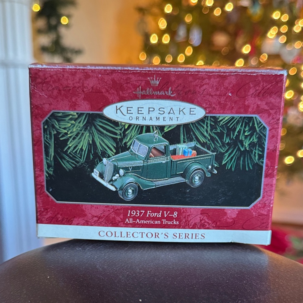 1998 Hallmark Keepsake 1937 Ford V-8 All-American Trucks series Ornament